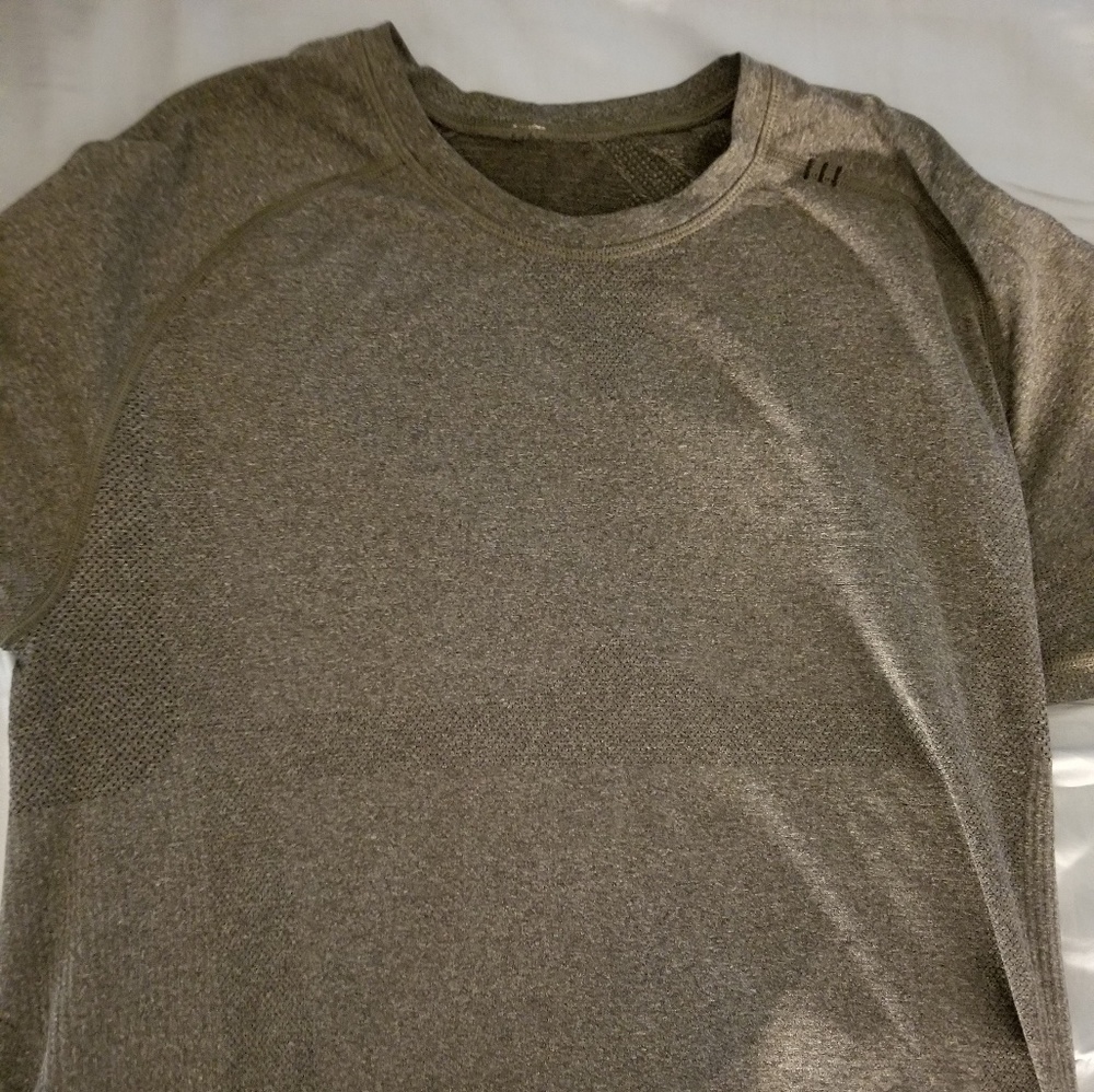 Lululemon Metal Vent Tech Shirt - Medium